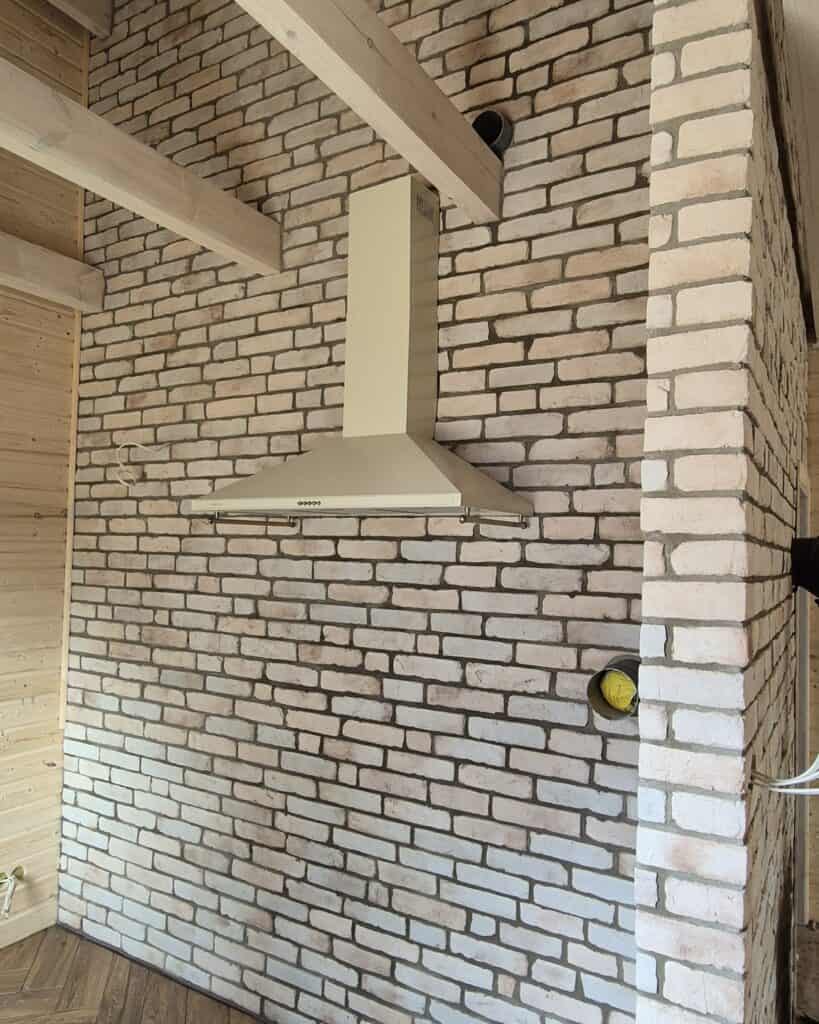 Płytki ceglane do kuchni – trendy, inspiracje i aranżacje 2026 Płytki ceglane do kuchni – nowoczesna aranżacja ściany